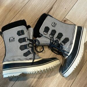 Sorel Houndstooth Boot